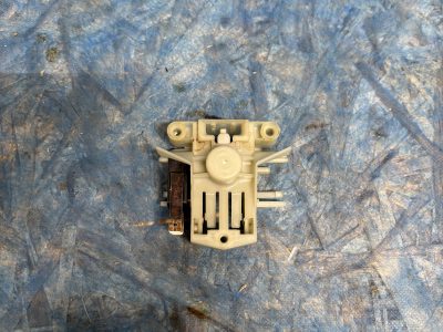Замок дверцы пмм Korting KDF45150